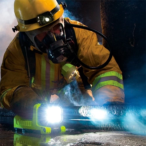 Pelican 9410L Rechargeable Lantern | 2,207 Lumens 4 Pelican 9410L Rechargeable Lantern | 2,207 Lumens - Image 4