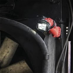 Knucklehead Flood Work Light With Integrated Magnet And Hook Or Clip -Illuminate Futures Streamlight Knucklehead Flood Work Light 6 2 600x600 1